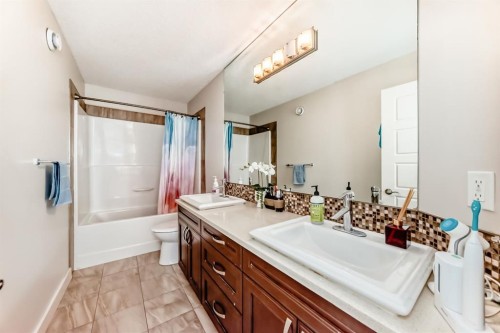 40 Cooperstown Place Sw, Airdrie, AB - Indoor Photo Showing Bathroom
