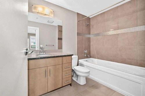 2403-210 15 Avenue Se, Calgary, AB - Indoor Photo Showing Bathroom