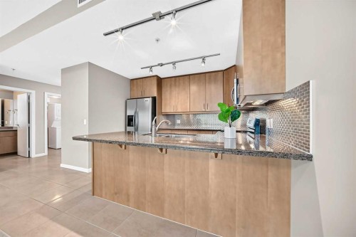 2403-210 15 Avenue Se, Calgary, AB - Indoor Photo Showing Kitchen