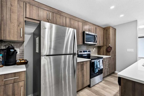 30 Yorkville Boulevard Sw, Calgary, AB - Indoor Photo Showing Kitchen With Stainless Steel Kitchen