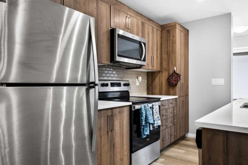 30 Yorkville Boulevard Sw, Calgary, AB - Indoor Photo Showing Kitchen With Stainless Steel Kitchen