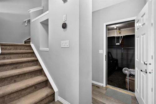 30 Yorkville Boulevard Sw, Calgary, AB - Indoor Photo Showing Other Room