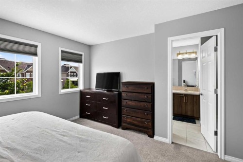 30 Yorkville Boulevard Sw, Calgary, AB - Indoor Photo Showing Bedroom