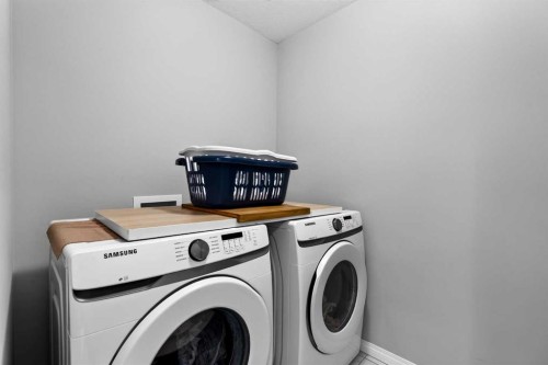 30 Yorkville Boulevard Sw, Calgary, AB - Indoor Photo Showing Laundry Room