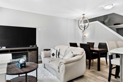 30 Yorkville Boulevard Sw, Calgary, AB - Indoor Photo Showing Other Room