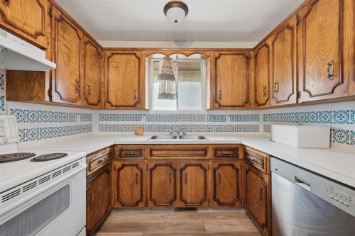 228 Berwick Drive Nw, Calgary, AB - Indoor Photo Showing Kitchen With Double Sink