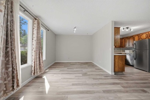 228 Berwick Drive Nw, Calgary, AB - Indoor