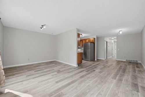228 Berwick Drive Nw, Calgary, AB - Indoor Photo Showing Other Room