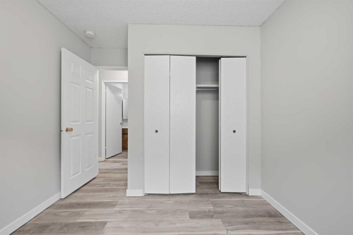 228 Berwick Drive Nw, Calgary, AB - Indoor Photo Showing Other Room