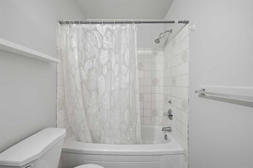 228 Berwick Drive Nw, Calgary, AB - Indoor Photo Showing Bathroom