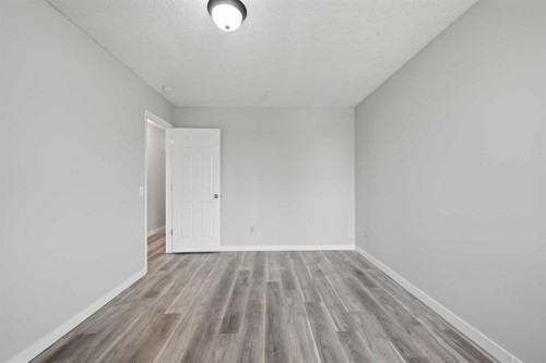 228 Berwick Drive Nw, Calgary, AB - Indoor Photo Showing Other Room
