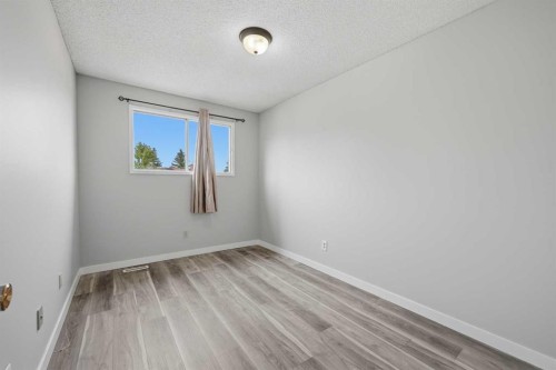 228 Berwick Drive Nw, Calgary, AB - Indoor Photo Showing Other Room