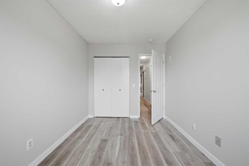 228 Berwick Drive Nw, Calgary, AB - Indoor Photo Showing Other Room