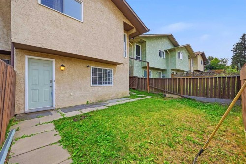 228 Berwick Drive Nw, Calgary, AB - Outdoor With Exterior