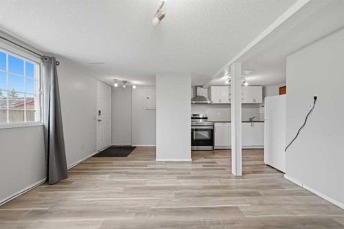 228 Berwick Drive Nw, Calgary, AB - Indoor Photo Showing Other Room