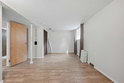228 Berwick Drive Nw, Calgary, AB - Indoor Photo Showing Other Room