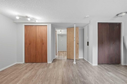 228 Berwick Drive Nw, Calgary, AB - Indoor Photo Showing Other Room