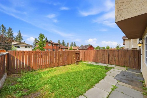 228 Berwick Drive Nw, Calgary, AB - Outdoor