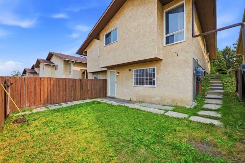 228 Berwick Drive Nw, Calgary, AB - Outdoor