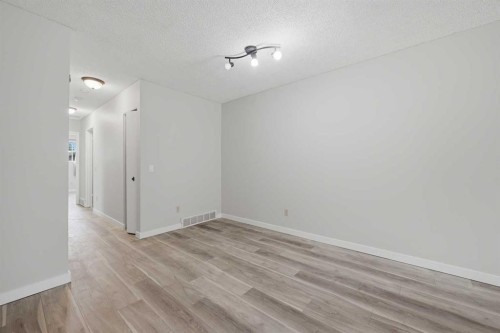 228 Berwick Drive Nw, Calgary, AB - Indoor Photo Showing Other Room