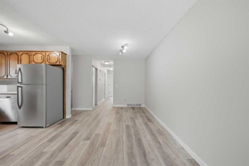 228 Berwick Drive Nw, Calgary, AB - Indoor