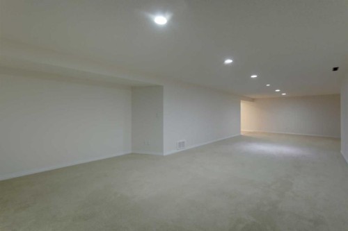 328 86 Avenue Se, Calgary, AB - Indoor Photo Showing Other Room