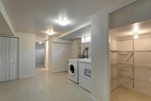 328 86 Avenue Se, Calgary, AB - Indoor Photo Showing Laundry Room