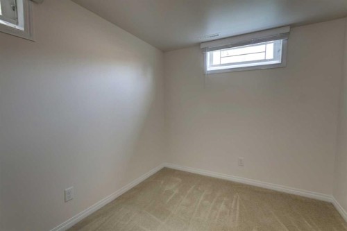 328 86 Avenue Se, Calgary, AB - Indoor Photo Showing Other Room
