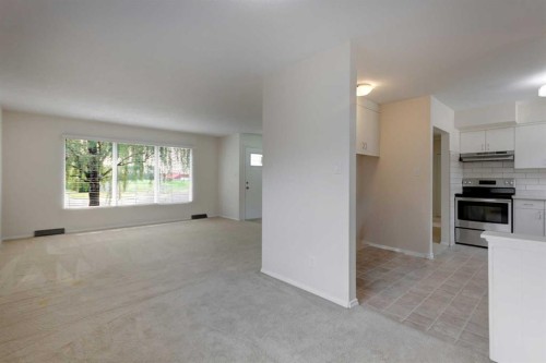 328 86 Avenue Se, Calgary, AB - Indoor Photo Showing Other Room