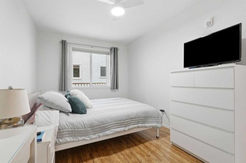 202-1833 11 Avenue Sw, Calgary, AB - Indoor Photo Showing Bedroom