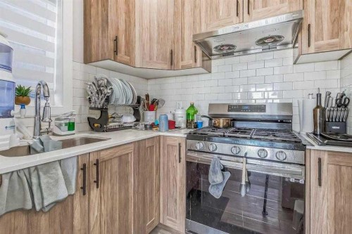155 Lucas Terrace Nw, Calgary, AB - Indoor Photo Showing Kitchen
