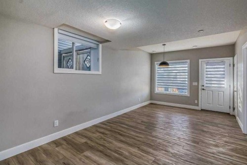 155 Lucas Terrace Nw, Calgary, AB - Indoor Photo Showing Other Room
