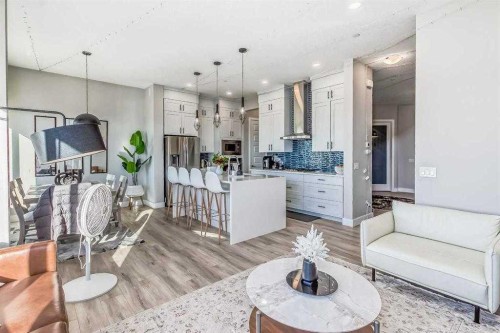 155 Lucas Terrace Nw, Calgary, AB - Indoor Photo Showing Living Room