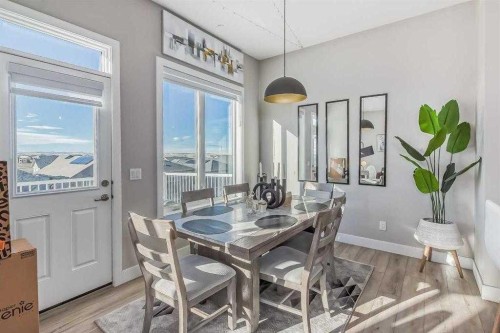 155 Lucas Terrace Nw, Calgary, AB - Indoor Photo Showing Dining Room