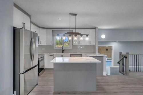 2930 Oakmoor Crescent Sw, Calgary, AB - Indoor Photo Showing Kitchen With Upgraded Kitchen