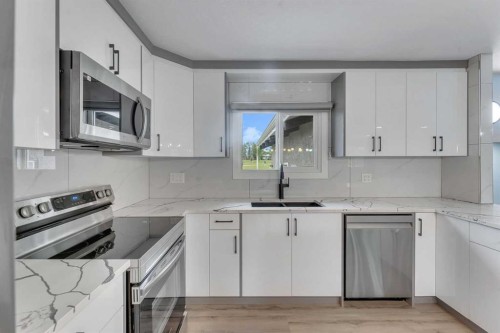 2930 Oakmoor Crescent Sw, Calgary, AB - Indoor Photo Showing Kitchen