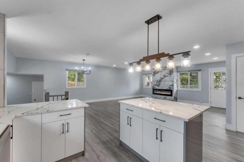 2930 Oakmoor Crescent Sw, Calgary, AB - Indoor Photo Showing Kitchen