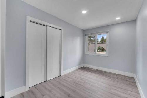 2930 Oakmoor Crescent Sw, Calgary, AB - Indoor Photo Showing Other Room