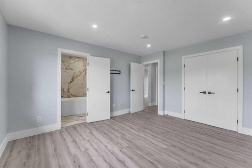 2930 Oakmoor Crescent Sw, Calgary, AB - Indoor Photo Showing Other Room