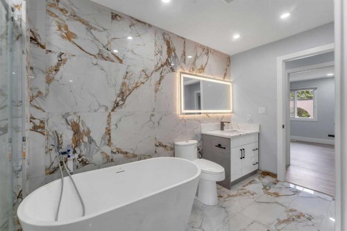 2930 Oakmoor Crescent Sw, Calgary, AB - Indoor Photo Showing Bathroom