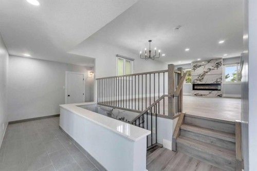 2930 Oakmoor Crescent Sw, Calgary, AB - Indoor Photo Showing Other Room