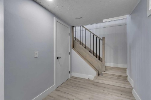 2930 Oakmoor Crescent Sw, Calgary, AB - Indoor Photo Showing Other Room