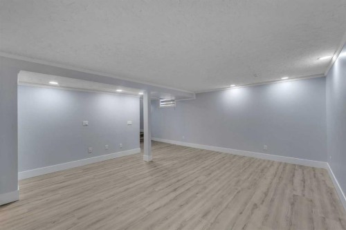2930 Oakmoor Crescent Sw, Calgary, AB - Indoor Photo Showing Other Room