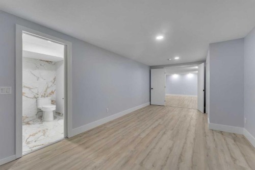 2930 Oakmoor Crescent Sw, Calgary, AB - Indoor Photo Showing Other Room