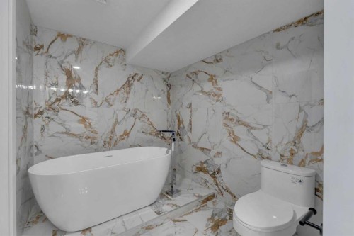 2930 Oakmoor Crescent Sw, Calgary, AB - Indoor Photo Showing Bathroom