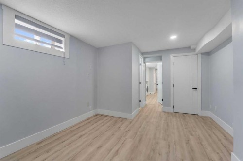 2930 Oakmoor Crescent Sw, Calgary, AB - Indoor Photo Showing Other Room