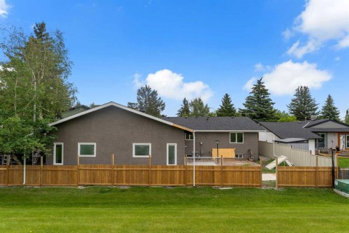 2930 Oakmoor Crescent Sw, Calgary, AB - Outdoor With Deck Patio Veranda With Backyard