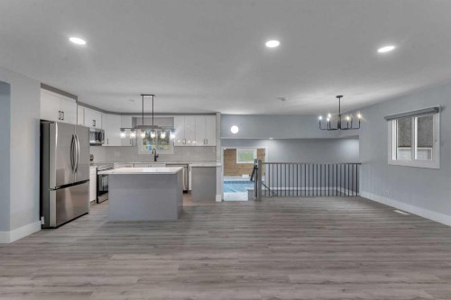 2930 Oakmoor Crescent Sw, Calgary, AB - Indoor Photo Showing Kitchen With Upgraded Kitchen