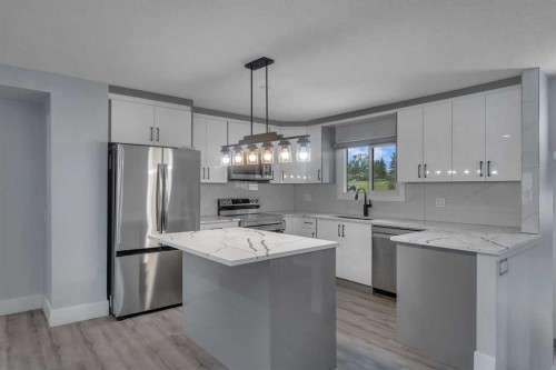 2930 Oakmoor Crescent Sw, Calgary, AB - Indoor Photo Showing Kitchen With Upgraded Kitchen