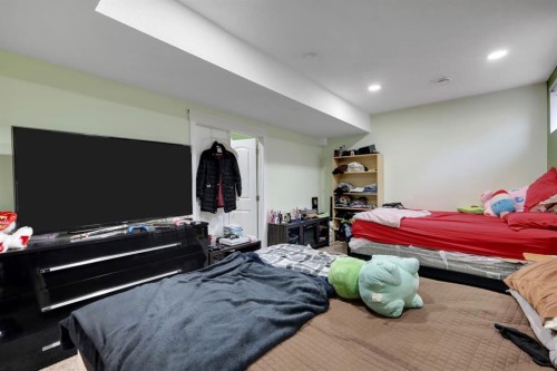 56 Corner Meadows Park Ne, Calgary, AB - Indoor Photo Showing Bedroom